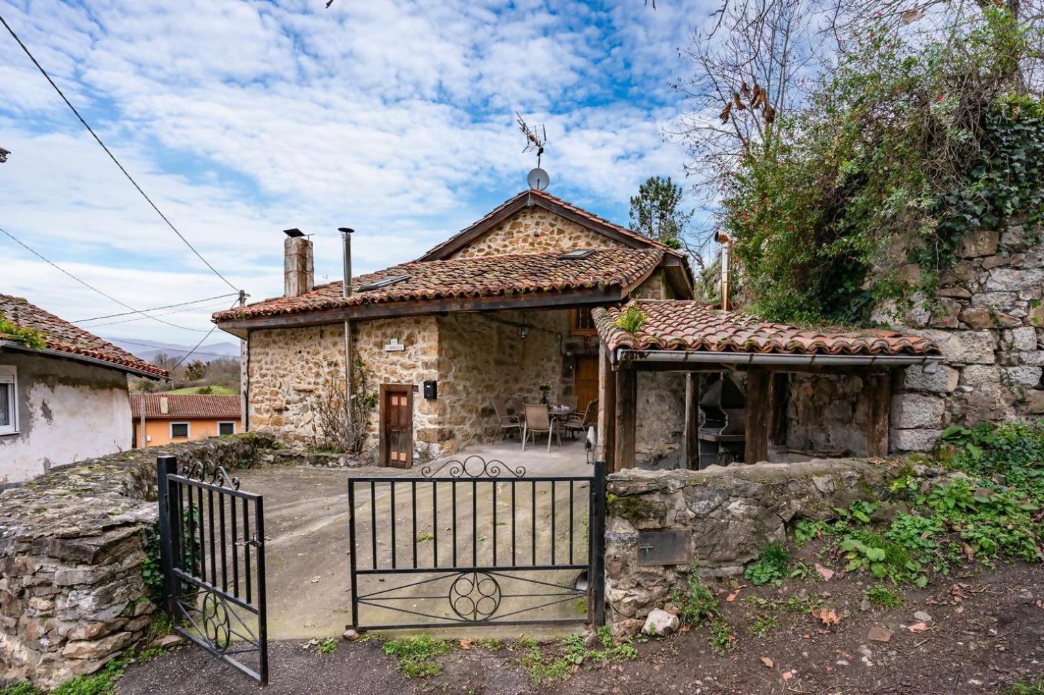 Casa Rural La Carrozal Senda Del Oso Orelleiru Bagian luar foto