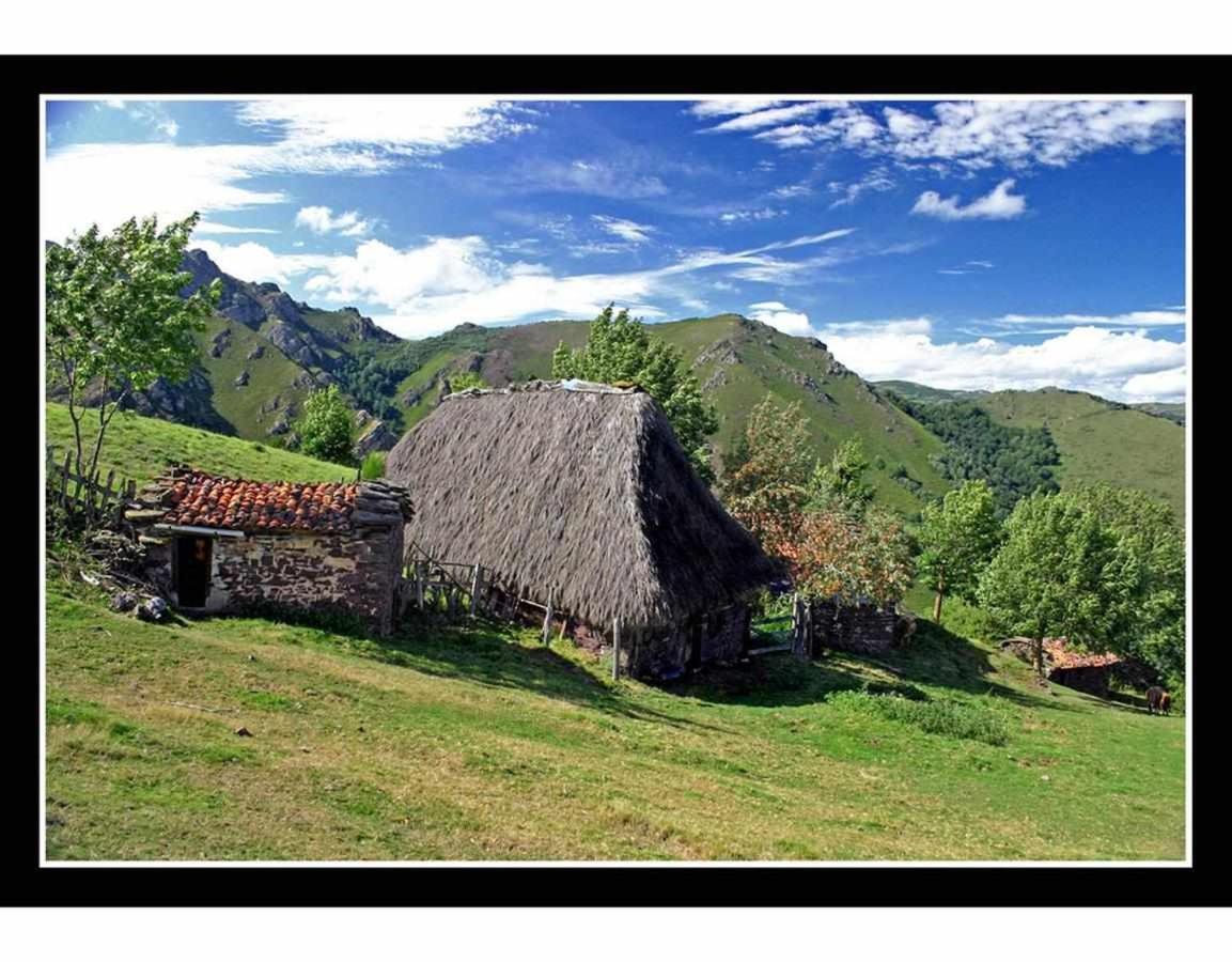 Casa Rural La Carrozal Senda Del Oso Orelleiru Bagian luar foto